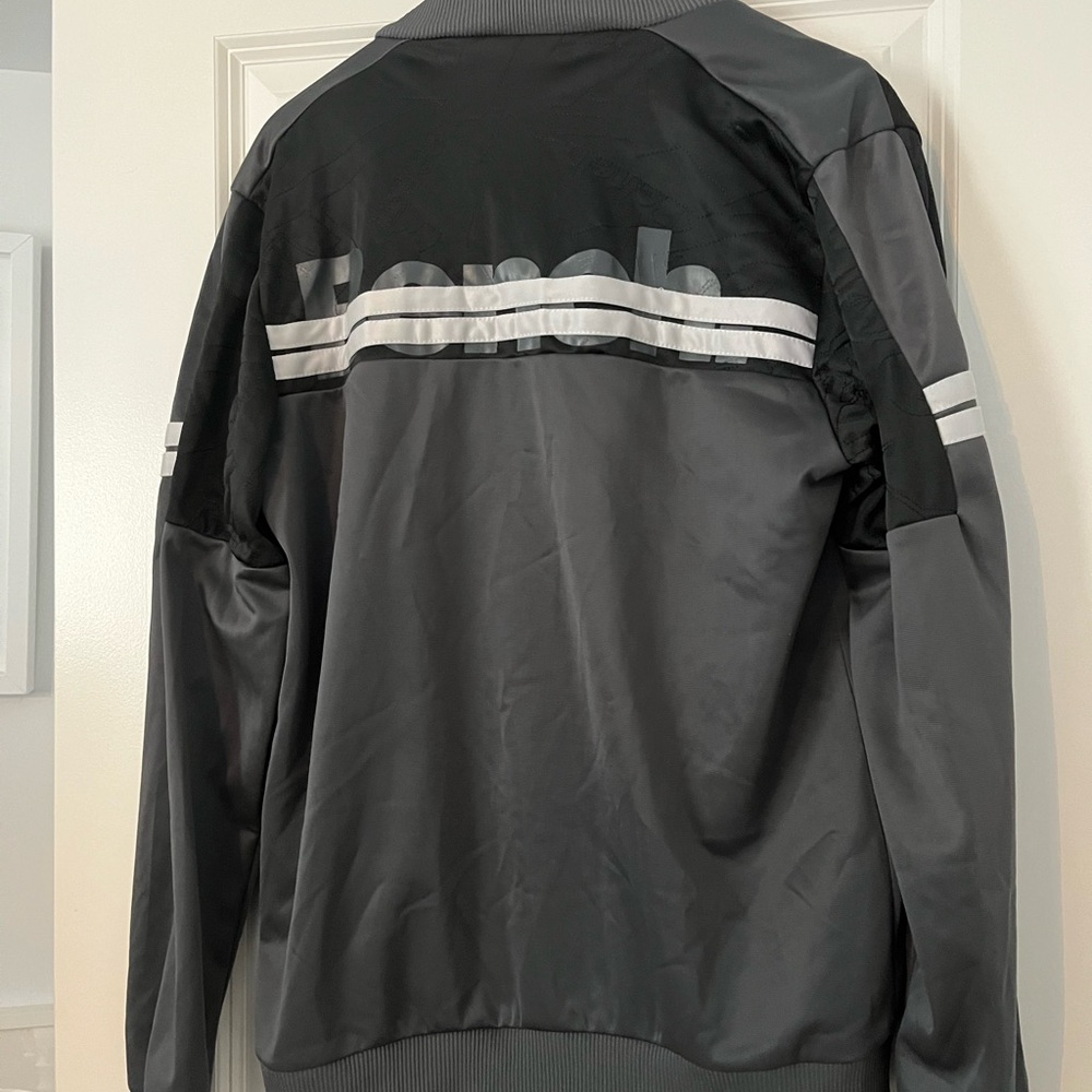 Cool looking Bench zip up - Picture 2 of 7